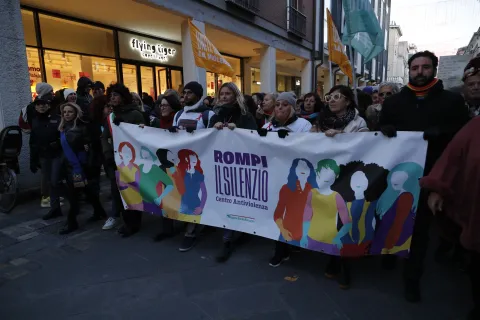 "è per te" camminata contro violenza donne 2023