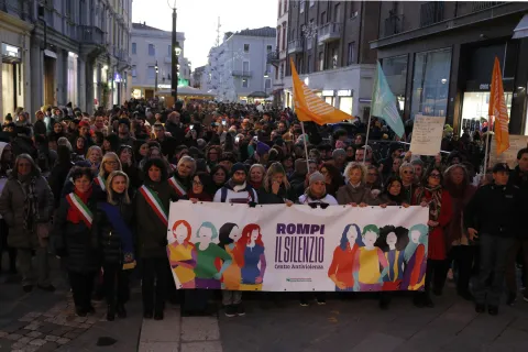 "è per te" camminata contro violenza donne 2023