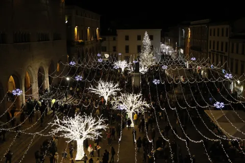 Rimini accende le luci sul Natale