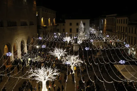 Rimini accende le luci sul Natale