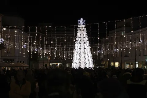 Rimini accende le luci sul Natale