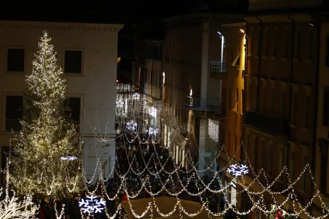 Rimini accende le luci sul Natale