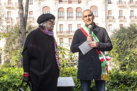 intitolazione rotonda a Lucio Battisti