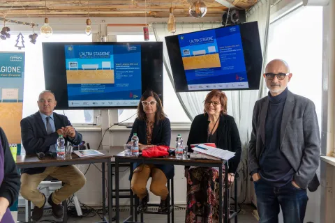 conferenza stampa l'altra stagione
