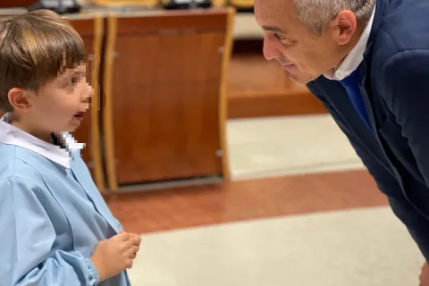 consiglio comunale e alunni delle scuole elementari Maestre Pie