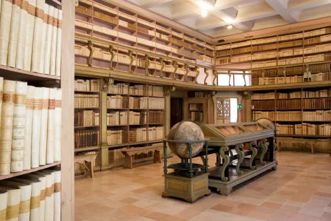 sale storiche della Biblioteca Gambalunga