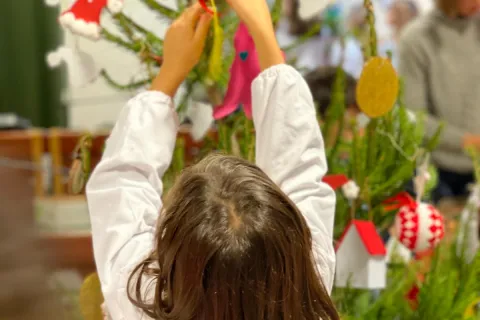 consiglio comunale e alunni delle scuole elementari Maestre Pie