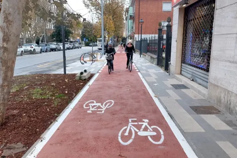 Lavori conclusi su lato monte di Piazza C. Battisti