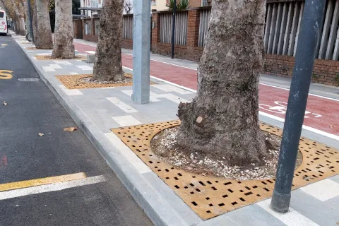 Lavori conclusi su lato monte di Piazza C. Battisti