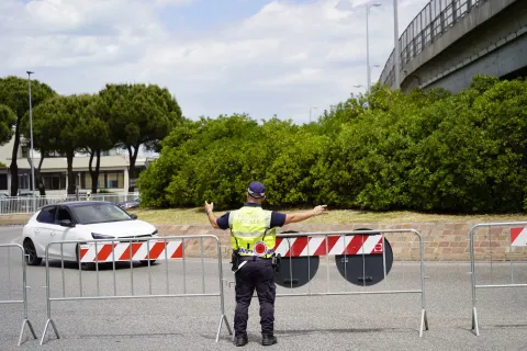 varchi chiusi e presidiati dagli agenti 