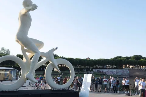 statua per marco pantani