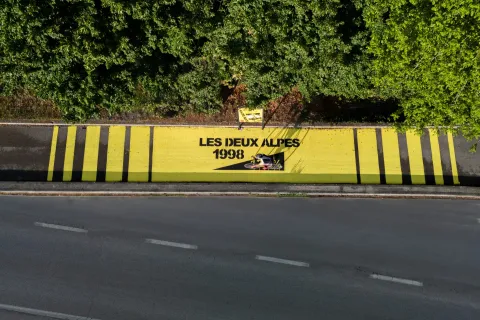 colorazione pista ciclabile via Montescudo