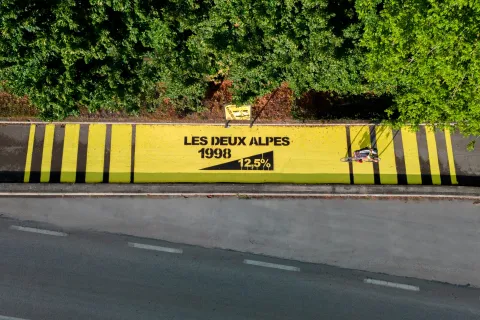 colorazione pista ciclabile via Montescudo