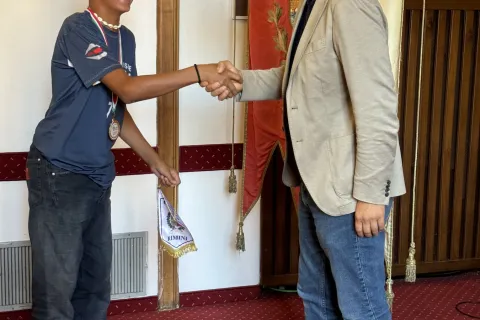 Ultimate frisbee: i Campioni d’Italia del Cotarica ricevuti in Residenza Comunale dal sindaco Sadegholvaad e dall’assessore Lari