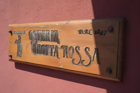 Insegna Osteria Grotta Rossa