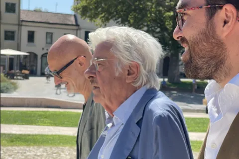 Giancarlo Giannini in visita al Fellini Museum tra ricordi e aneddoti 