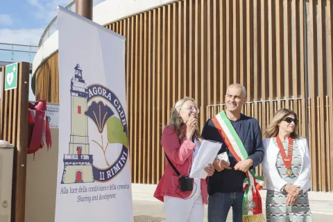 defibrillatore piazzale Kennedy