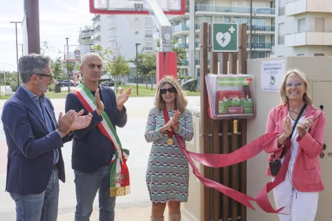 defibrillatore piazzale Kennedy