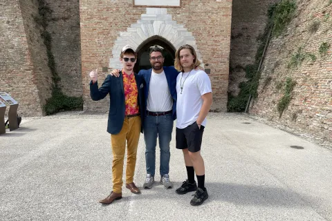 Dylan Sprousee, Michele Lari e Luke Spencer in visita al Fellini Museum