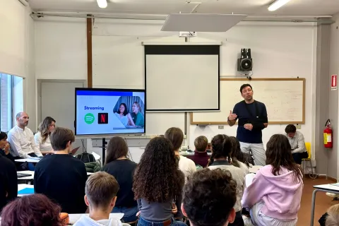 A lezione di intelligenza artificiale nelle scuole superiori