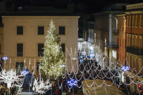 piazza cavour luci di natale
