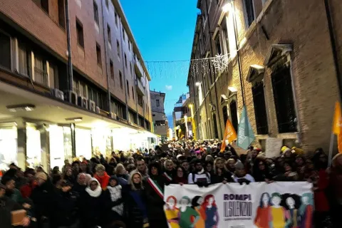 È per te: sabato 23 torna la camminata per le vie del centro contro la violenza sulle donne