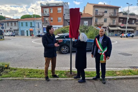 intitolazione rotatoria enzo tortora