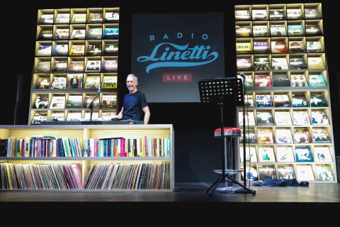 Linus porta al Teatro Galli il suo “RADIO LINETTI LIVE IN TOUR”