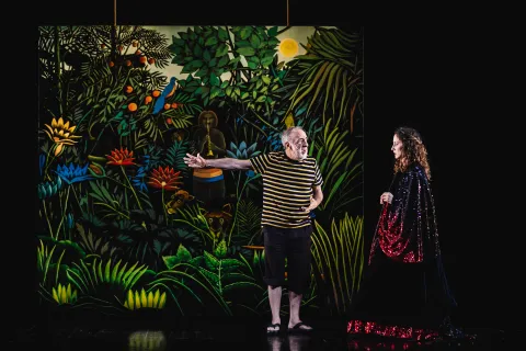 La finzione dei Ciarlatani tra scena e realtà con Silvio Orlando al Teatro Galli dal 10 al 12 dicembre