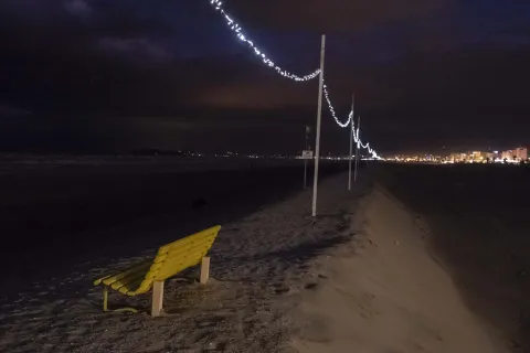 passeggiata sulla duna illuminata