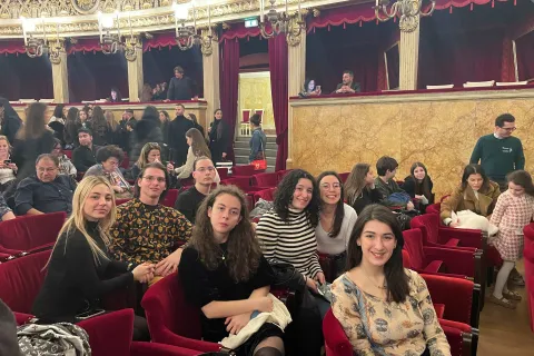 I ragazzi e ragazze del Progetto Mentore in trasferta al San Carlo di Napoli a chiusura di un anno di grande musica e nuove esperienze