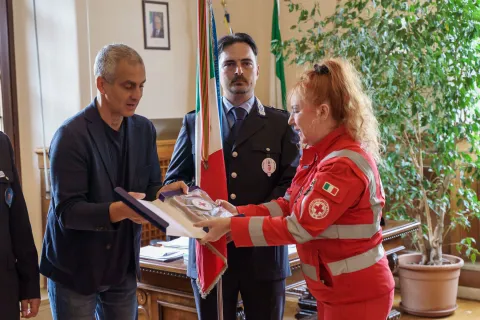 medaglia della gentilezza alla polizia locale