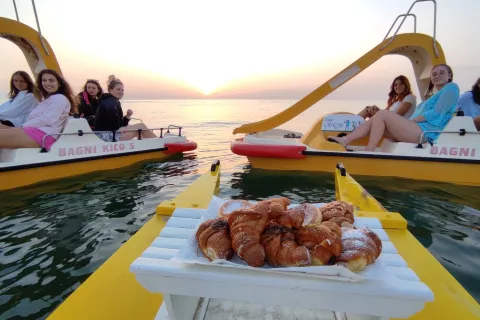 pedalò all'alba e colazione