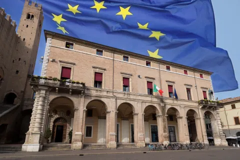 comune di rimini e bandiera europea