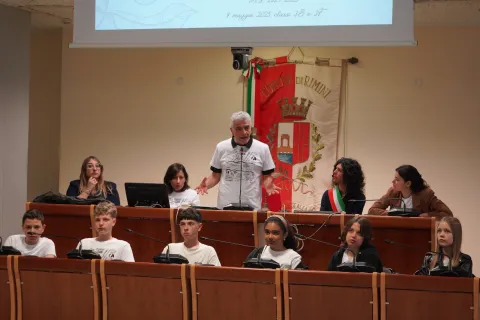 Nella sala del Consiglio comunale gli studenti di Miramare hanno animato l’evento conclusivo del percorso "I Giusti tra le Nazioni"