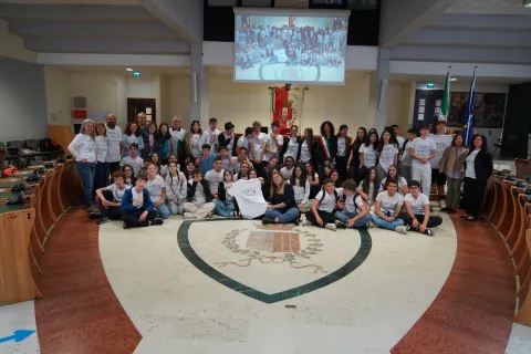 Nella sala del Consiglio comunale gli studenti di Miramare hanno animato l’evento conclusivo del percorso "I Giusti tra le Nazioni"