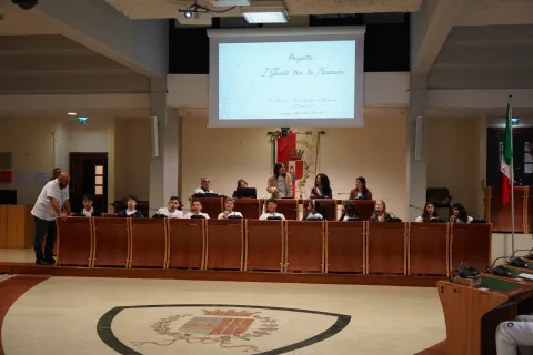 Nella sala del Consiglio comunale gli studenti di Miramare hanno animato l’evento conclusivo del percorso "I Giusti tra le Nazioni"