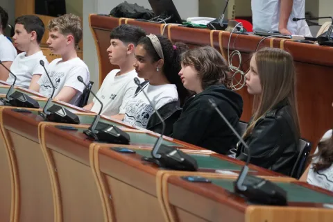 Nella sala del Consiglio comunale gli studenti di Miramare hanno animato l’evento conclusivo del percorso "I Giusti tra le Nazioni"