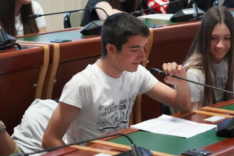 Nella sala del Consiglio comunale gli studenti di Miramare hanno animato l’evento conclusivo del percorso "I Giusti tra le Nazioni"