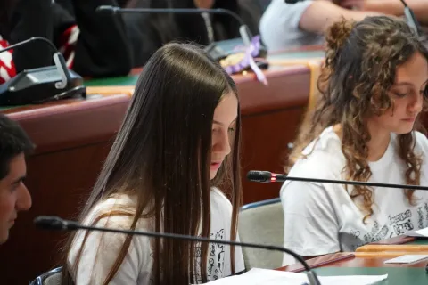 Nella sala del Consiglio comunale gli studenti di Miramare hanno animato l’evento conclusivo del percorso "I Giusti tra le Nazioni"
