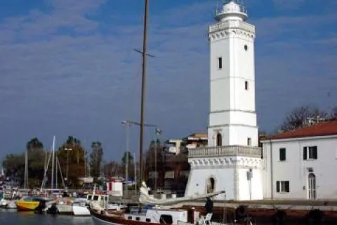 faro e porto canale