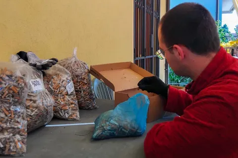 daniele benzi raccolta mozziconi spiaggia