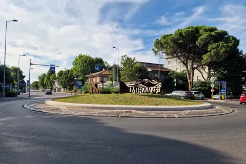 inagurazione rotonda a Gilberto Amati