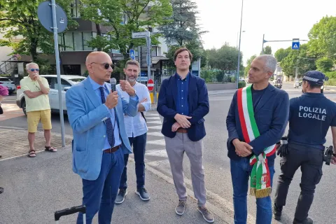 inagurazione rotonda a Gilberto Amati