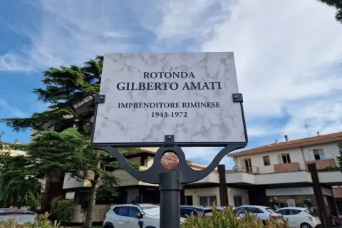 inagurazione rotonda a Gilberto Amati