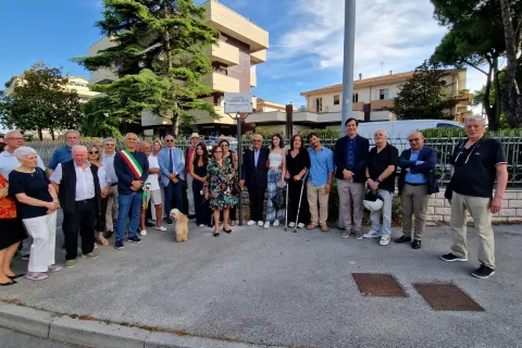 inagurazione rotonda a Gilberto Amati