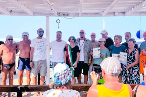 Premiazione spiaggia 121 con Assessore Montini e Joseph Nenci