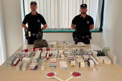 sequestro farmaci non autorizzati