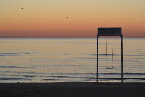 altalena in riva al mare