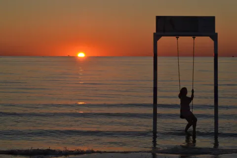 altalena in riva al mare